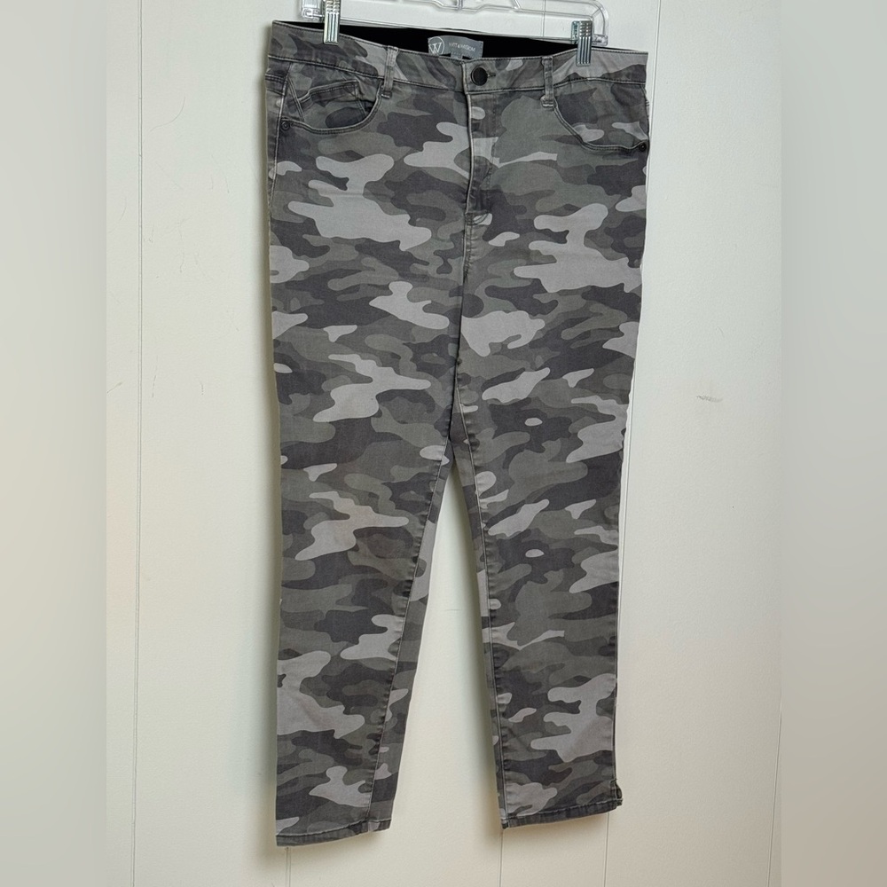 Wit & Wisdom Women’s Cotton Blend Cammo Straight Leg Jeans Size 12